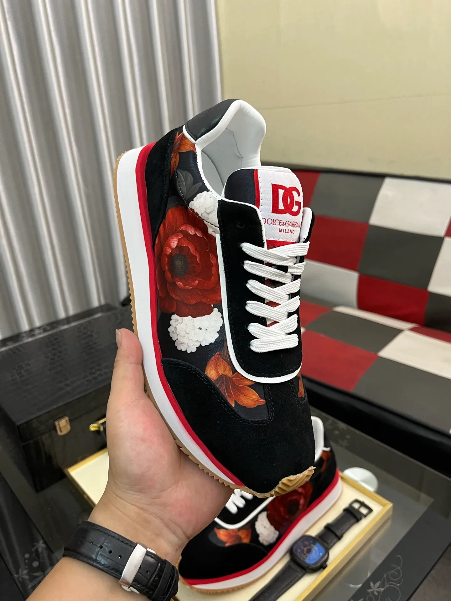 Men's shoes 💰458⌚️⌚️DG's latest popular casual shoes 🔥🔥, the tongue has the brand's iconic details, and the combination of silk cowhide and cow suede enhances the style. Fashionable and versatile, it can complement any look. Create an exquisite design with unique dynamic vitality and modern atmosphere, showing modern elegance. Size: 35-46